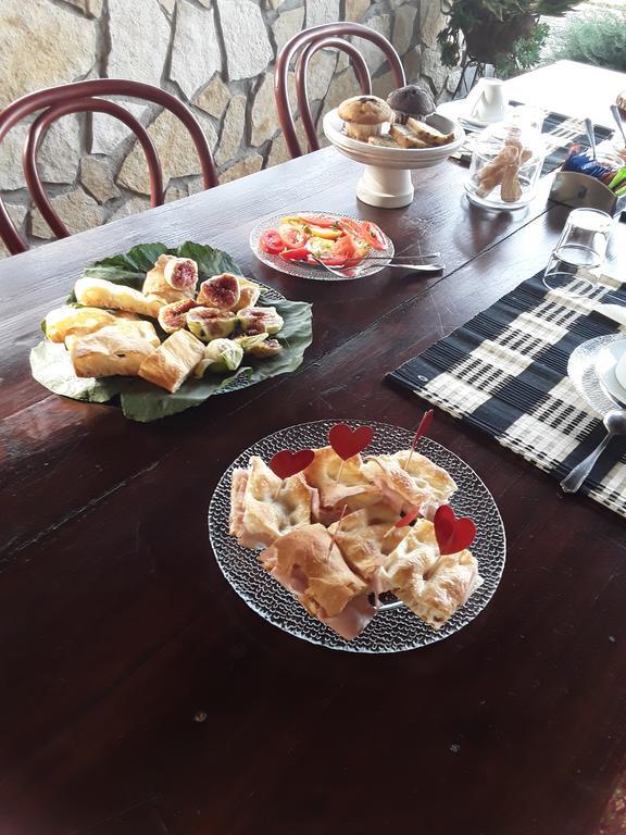 B&B Vigna Rosa เตรวินญาโน โรมาโน ร้านอาหาร รูปภาพ